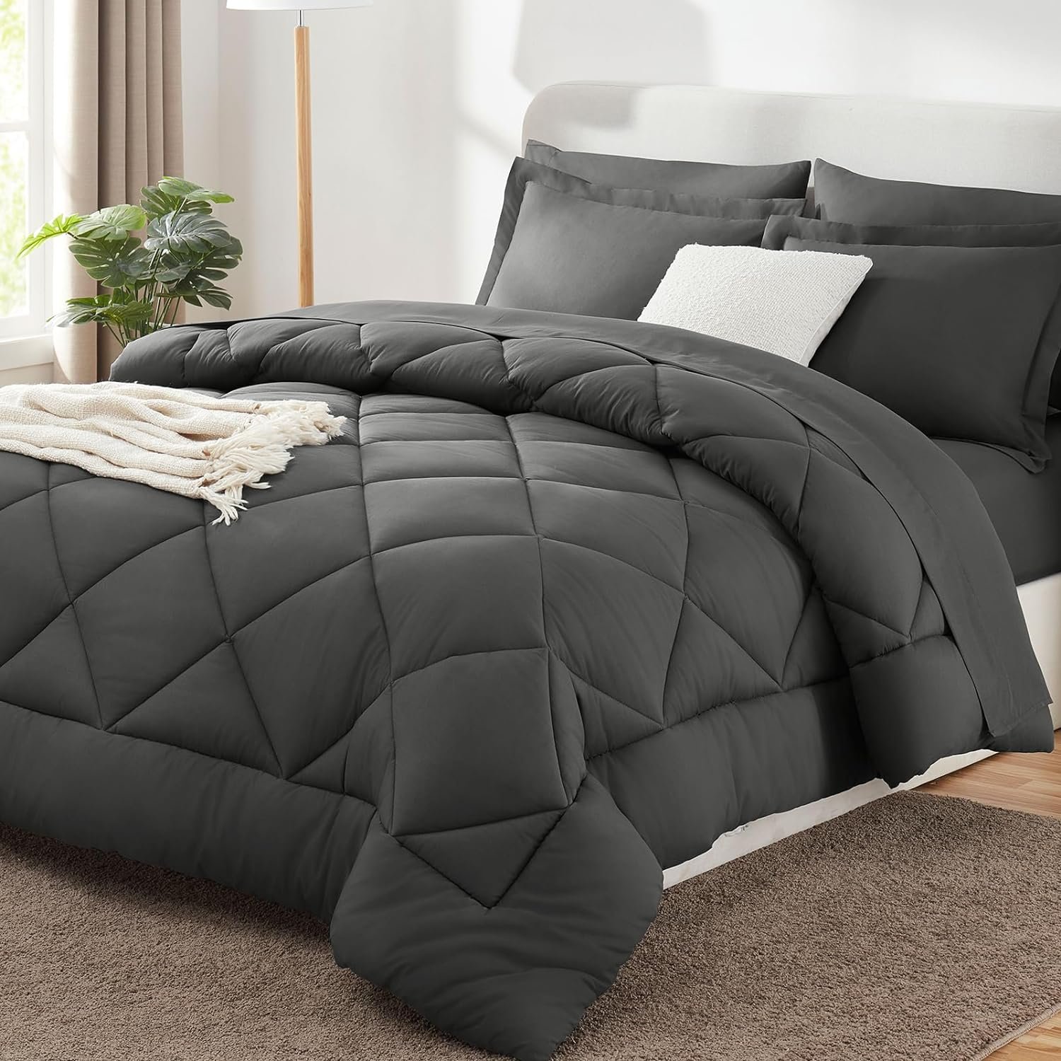 Down-Alternative Comforter Set - Queen (Tailored Stitching) Main