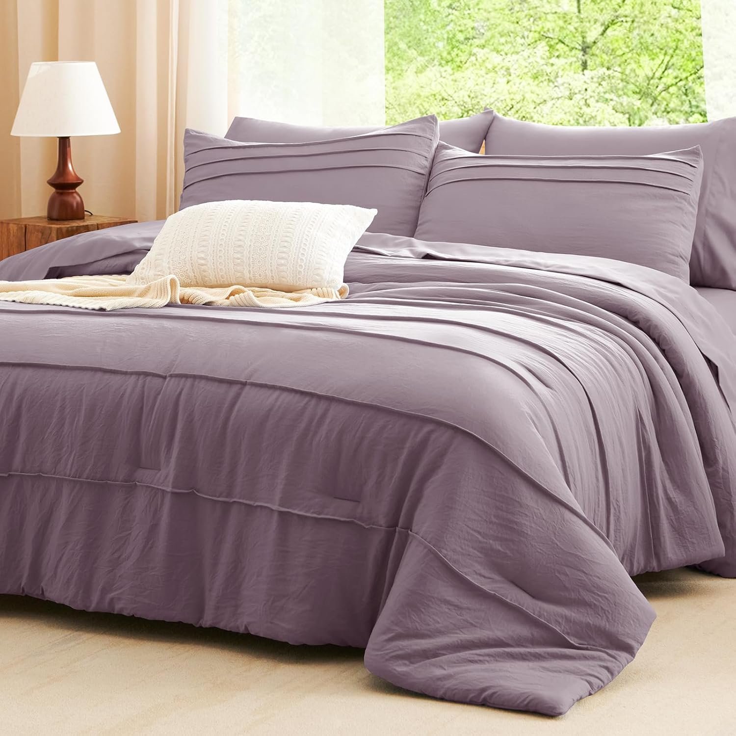 Down-Alternative Comforter Set - Queen (Tailored Stitching) Detail 2