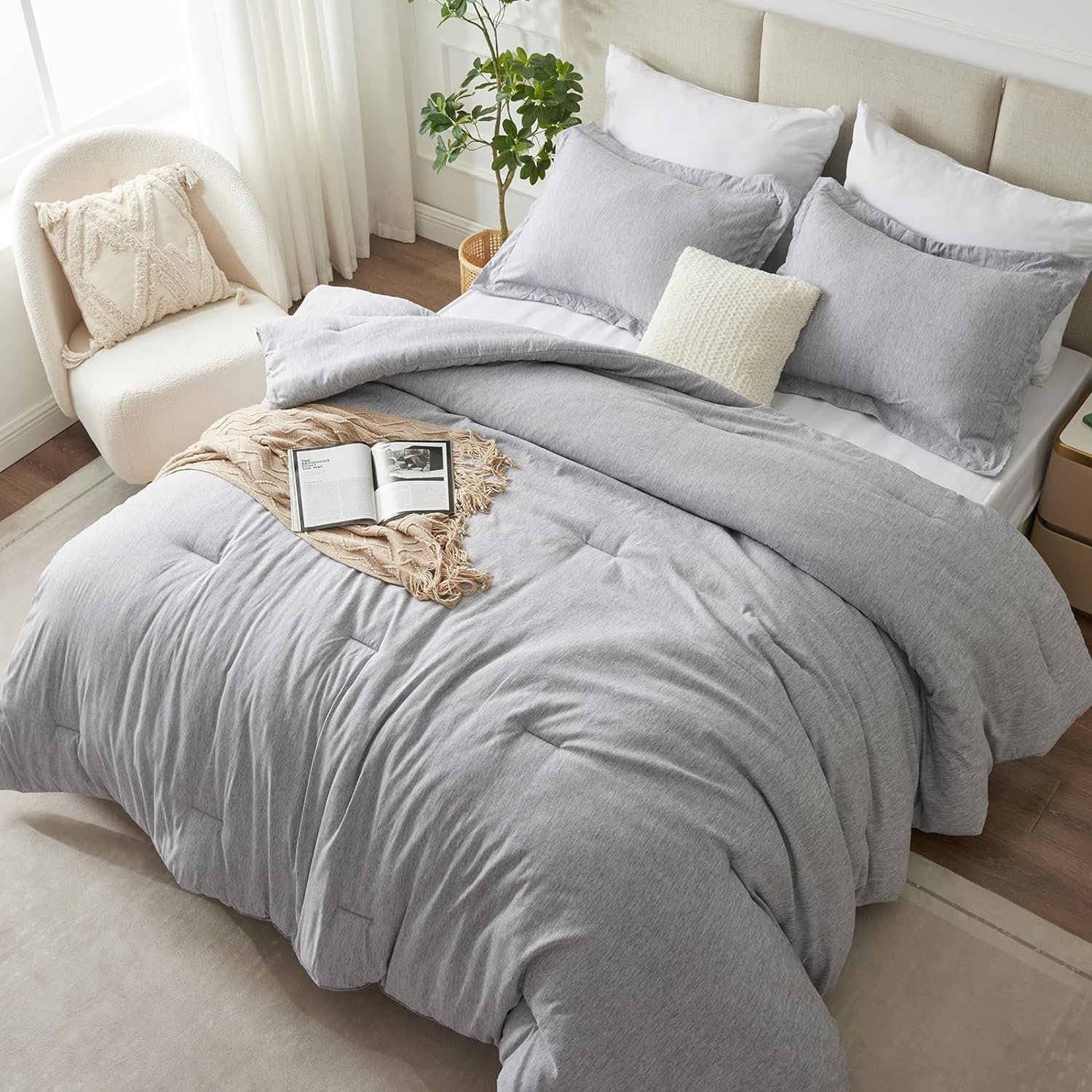 Down-Alternative Comforter Set - Queen (Tailored Stitching) Main