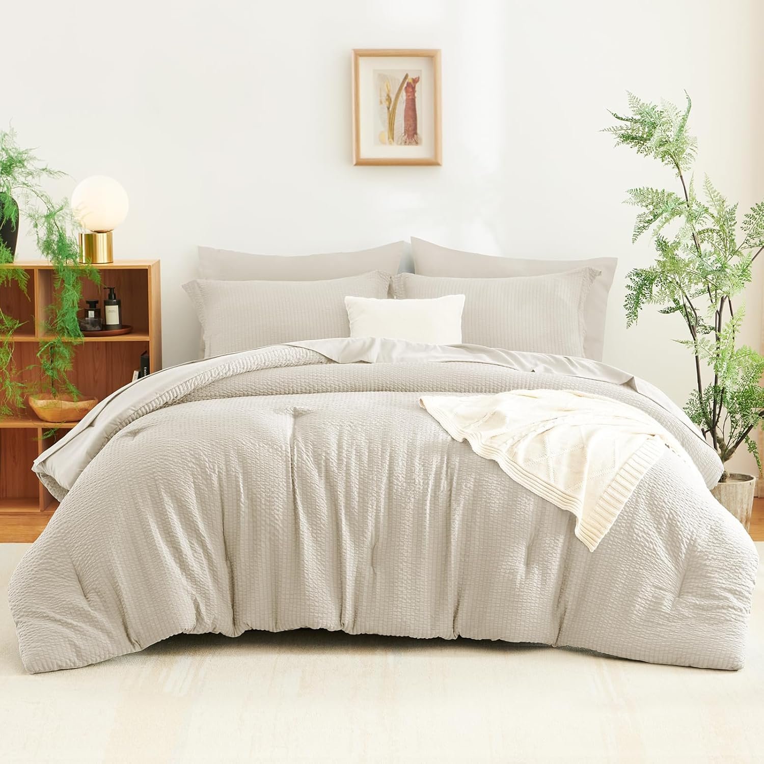 Down-Alternative Comforter Set - Queen (Tailored Stitching) Detail 2