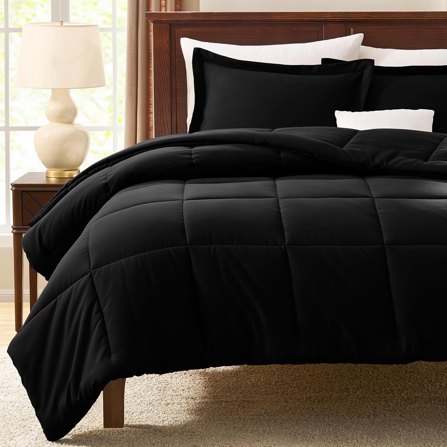 Down-Alternative Comforter Set - Queen (Tailored Stitching) Detail 1