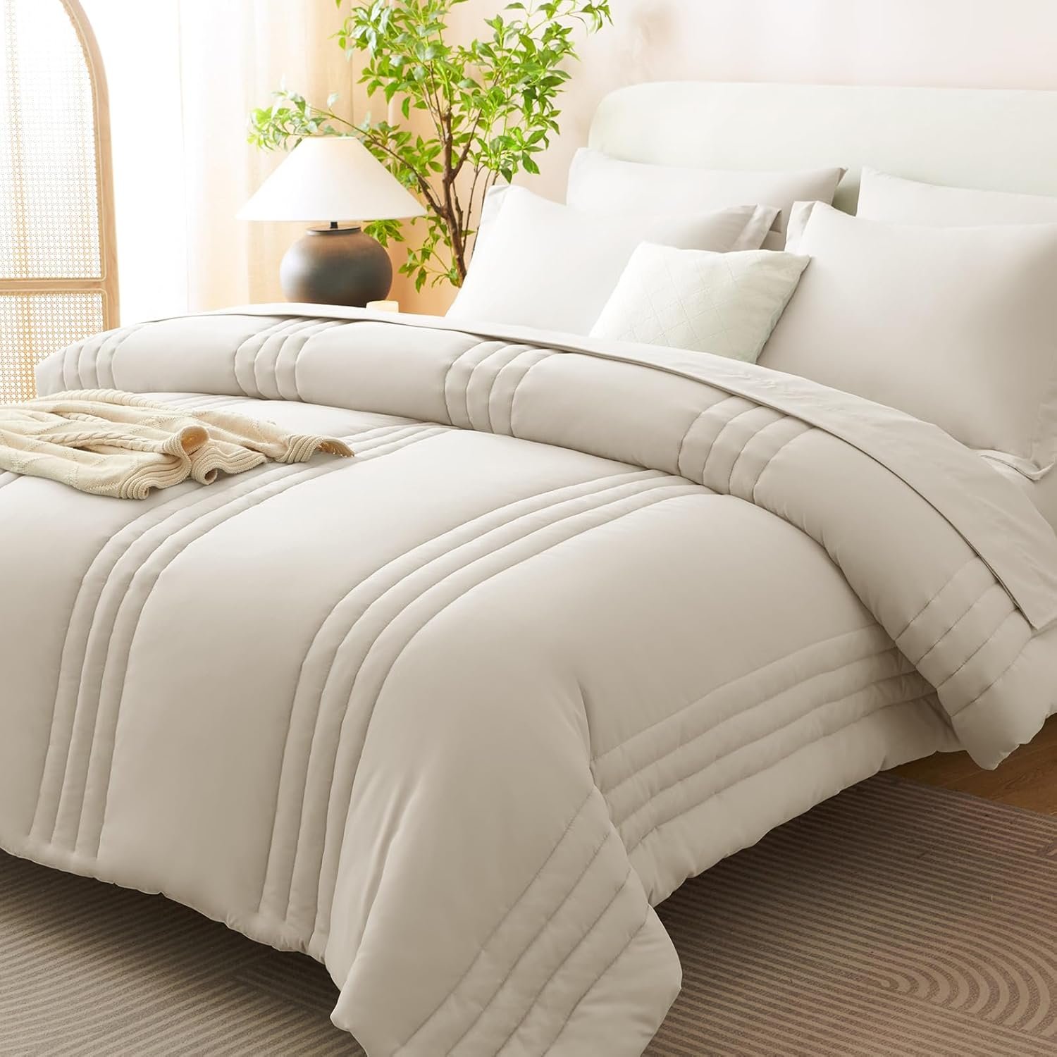 Down-Alternative Comforter Set - Queen (Tailored Stitching) Main